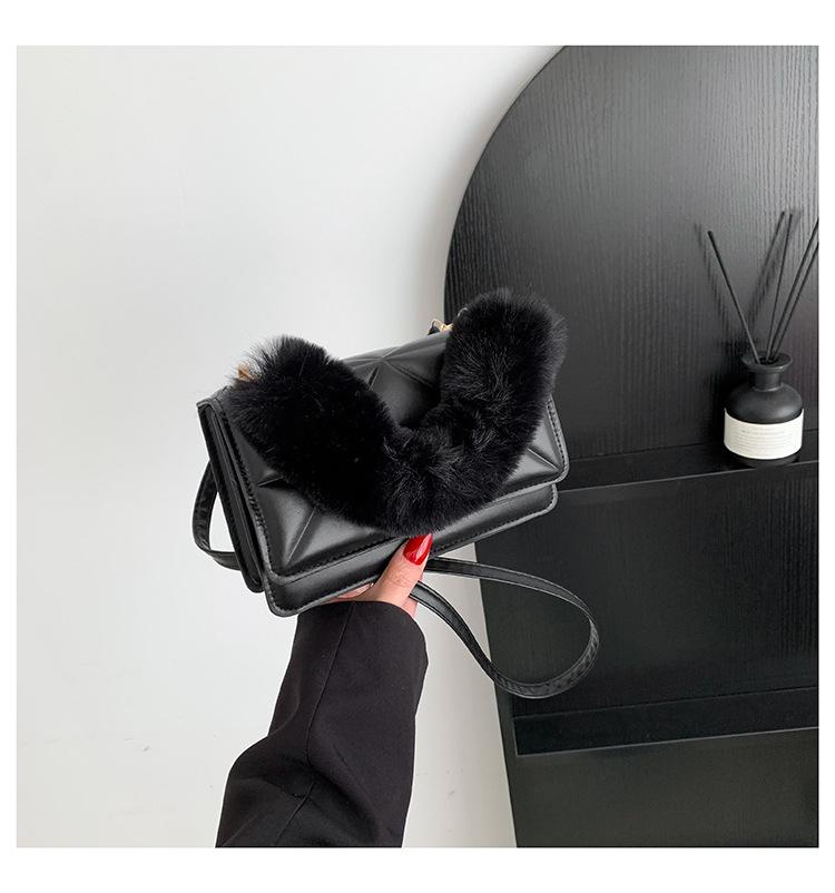 

2024 New Mao Mao Portable Single Back Crossbody Small Square Bag Women s Bag Indentation Rhombus European and American Trend Bag чорний