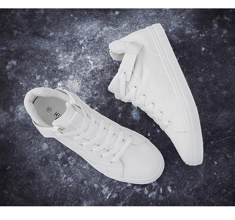 Men's Trendy All-Black Canvas Sneakers for Summer, Work, and Skateboarding.