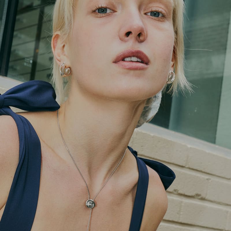 Denu [Ryu Da-in Pick] Conch Long Necklace