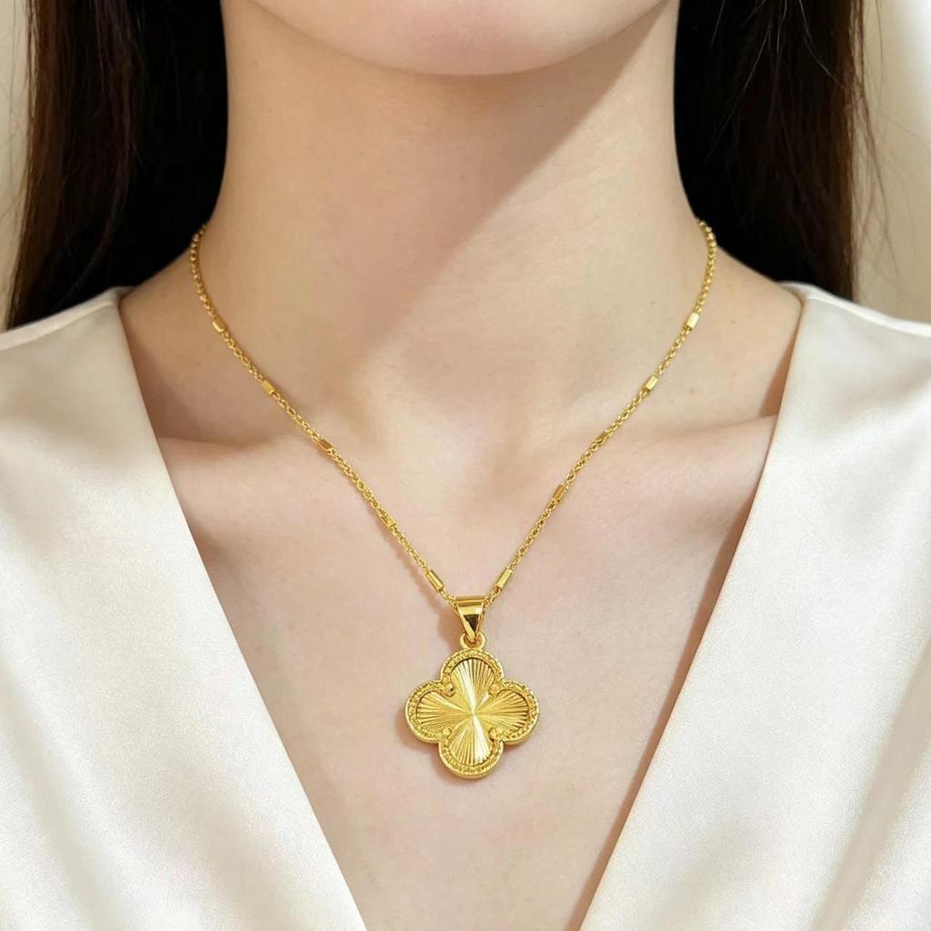 Laser-Cut Four-Leaf Clover Gold Necklace for Women – Elegant and Fashionable Clavicle Chain Jewelry