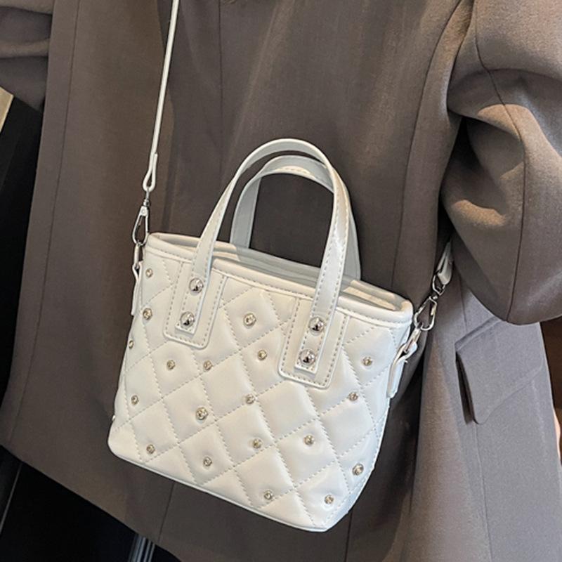 Korean version of bright diamond diamond bucket bag women's 2025 summer new fashion foreign style shoulder bag high value messenger bag