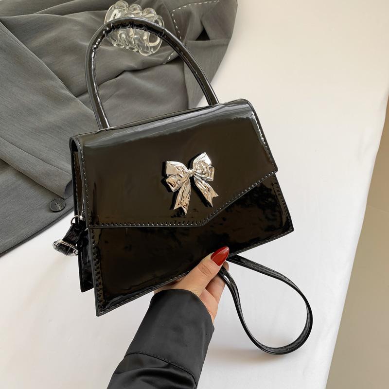 

2024 весна модная ретро красивая сумка через плечо простая повседневная маленькая квадратная сумка женская в этом году популярная сумочка женская чёрный