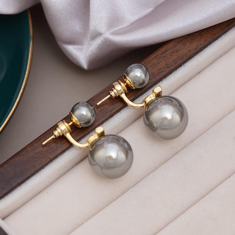Light luxury high-end pearl earrings women's unique niche design earrings Internet celebrity temperament rear hanging versatile earrings