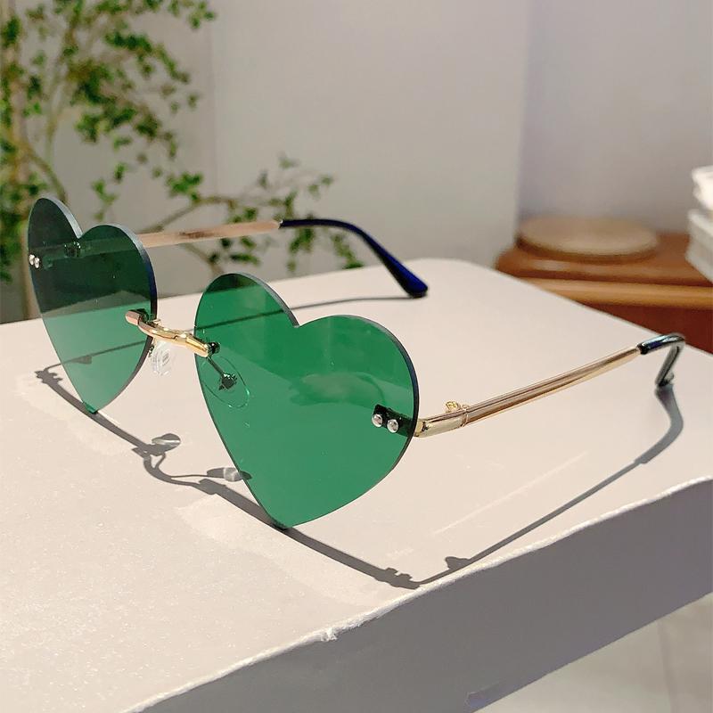 Cute Heart Shape Sunglasses Fashion Vintage Rimless Solid Color Shades Women Retro Trendy Brand Design Beach Sun Glasses