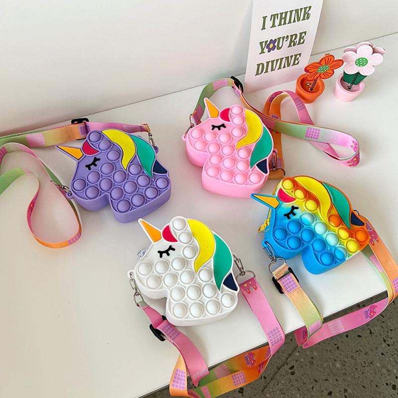 

Pop It Kids Crossbody Кошелек Симпатичный Красочный Единорог в форме Мессенджер Сумка Снятие стресса Сенсорные игрушки