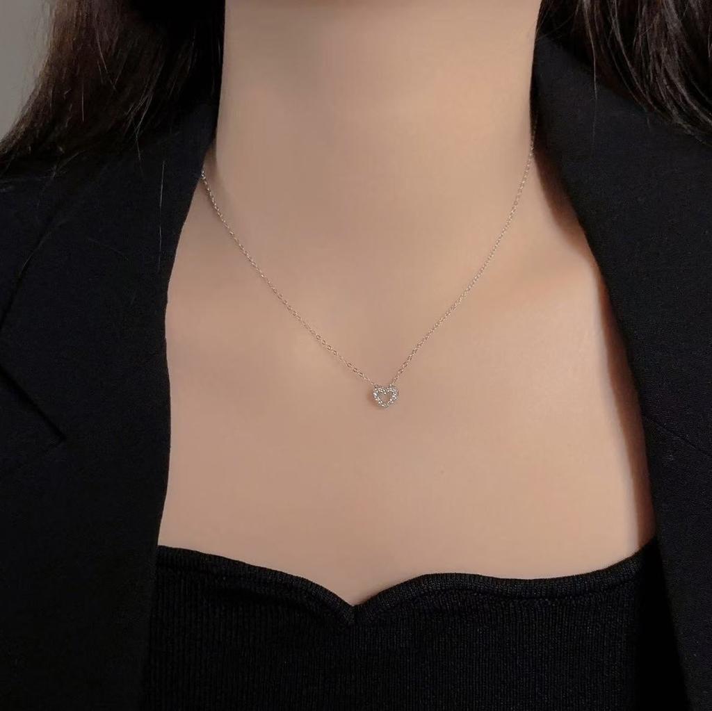 Full Diamond Love Necklace Women's Niche Korean Version Sweet Temperament Versatile Heart Pendant Collarbone Chain Jewelry