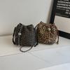 Leopard print women's bag 2025 portable Korean version bucket bag women's storage bag women's oblique span bag