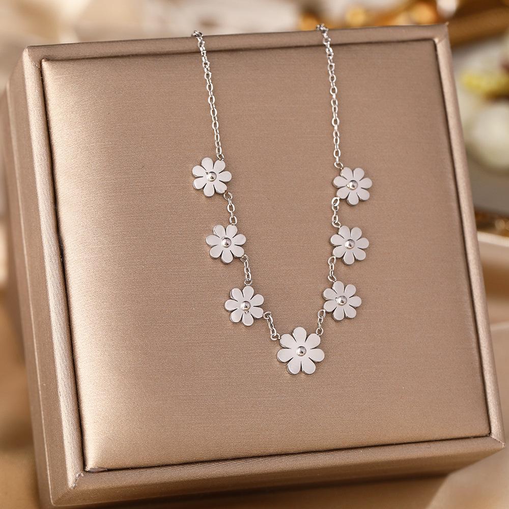 Women's Silver Titanium Steel Necklace with Micro-Inlaid Zircon - Elegant, Durable Clavicle Chain Jewelry