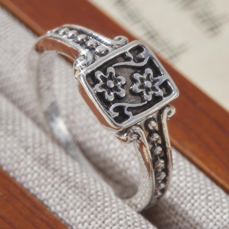 Vintage CopperColor Carved Floral Women's Ring and Creative Holiday Accessories Casual Daily Wear Jewelry Gift