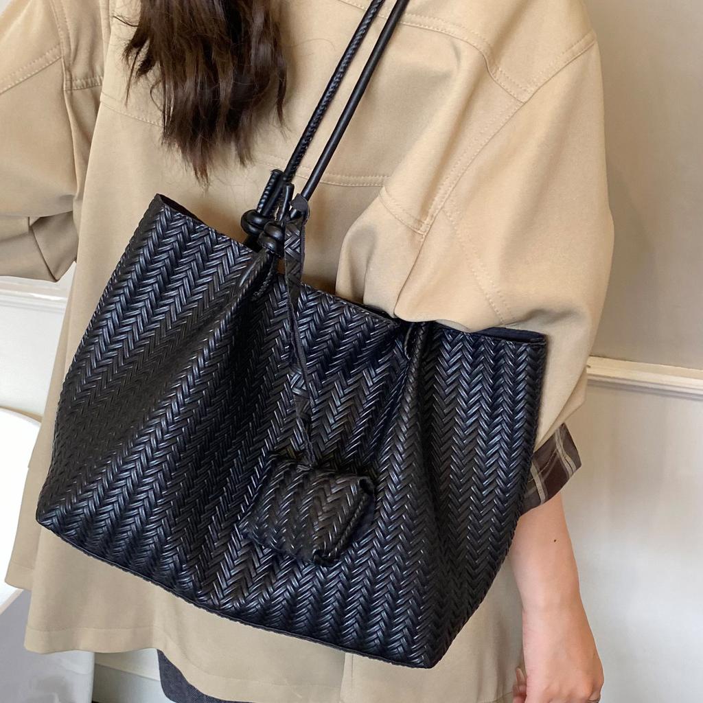 Retro Woven Pattern Big Bag Women 2025 New Fashion High Sense Tote Bag Large Capacity Commuter Armpit Bag