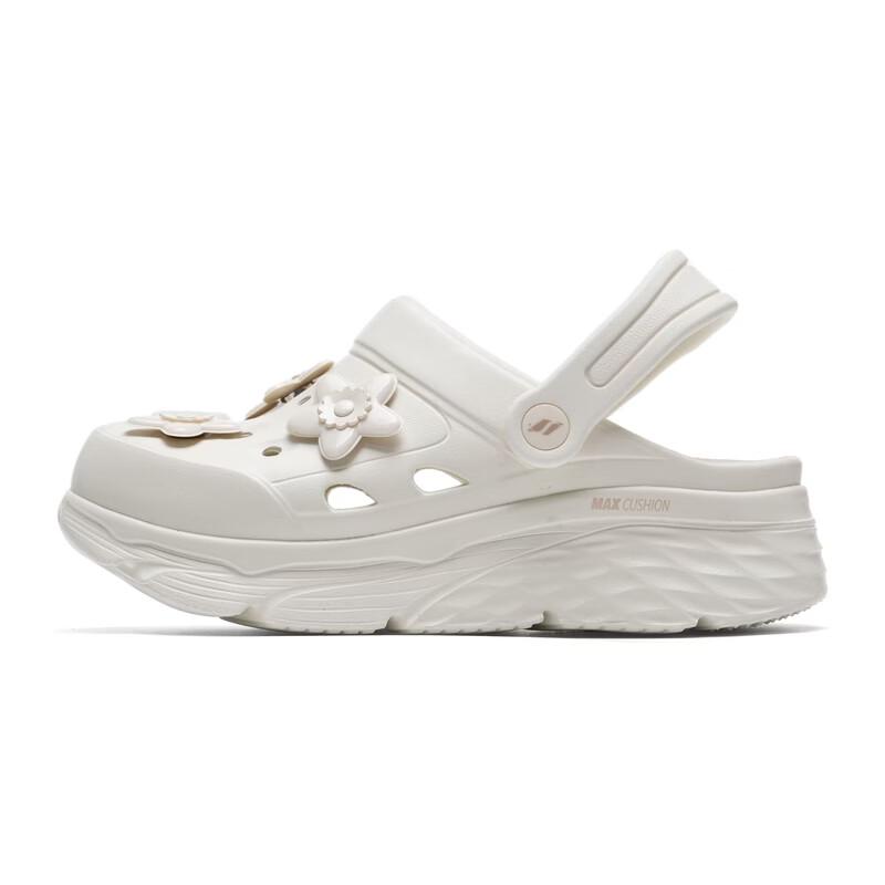 

Skechers Women s Lightweight Comfort Clogs US 5