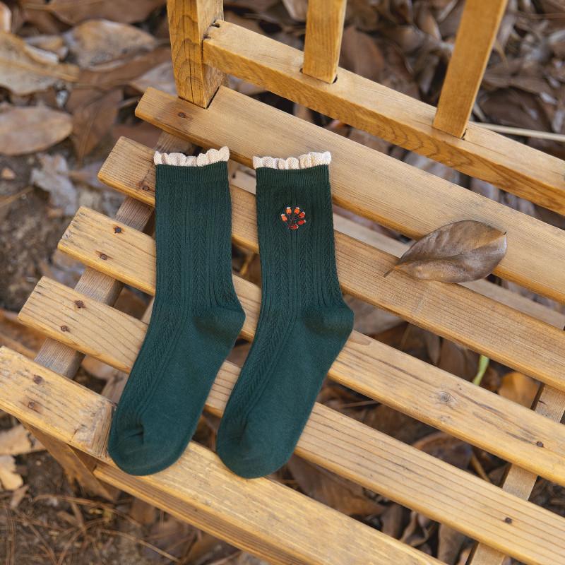Flower Embroidered Middle Tube Socks Women Autumn Winter Fashion Harajuku Vintage Cotton Long Socks Japanese Kawaii Ruffle Socks