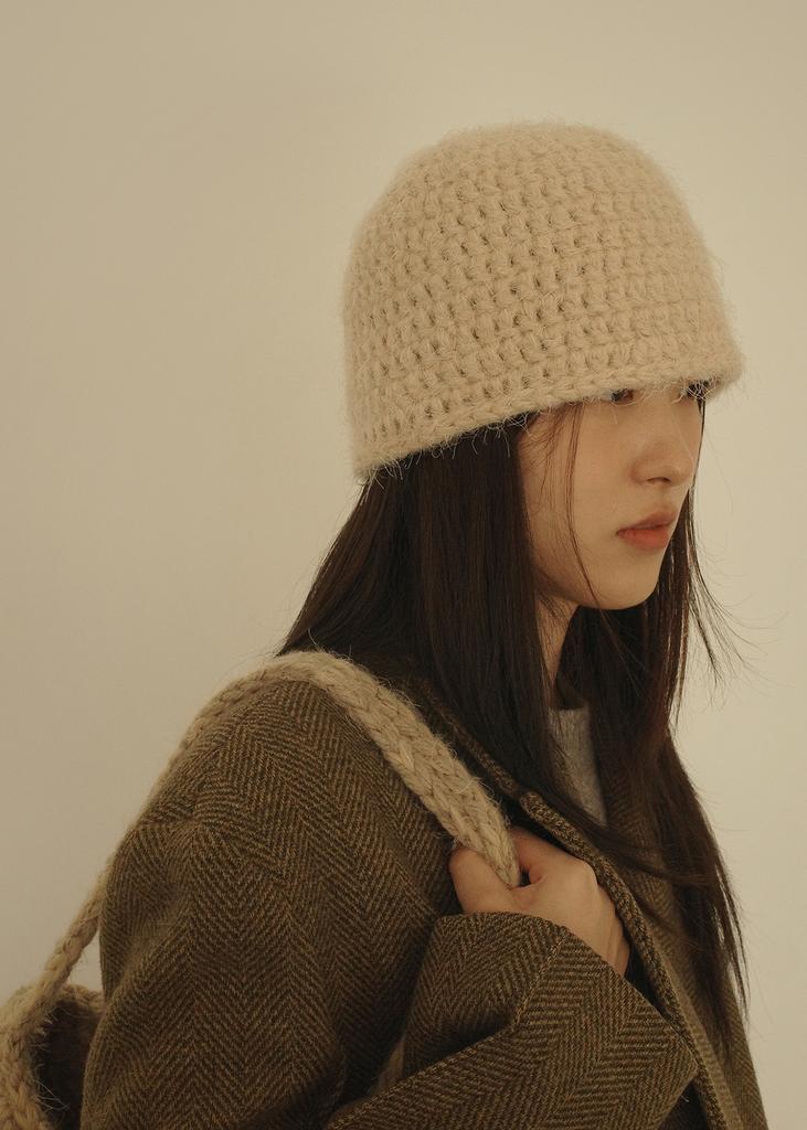 Andobaihaendeu Hiver Hat Ivory