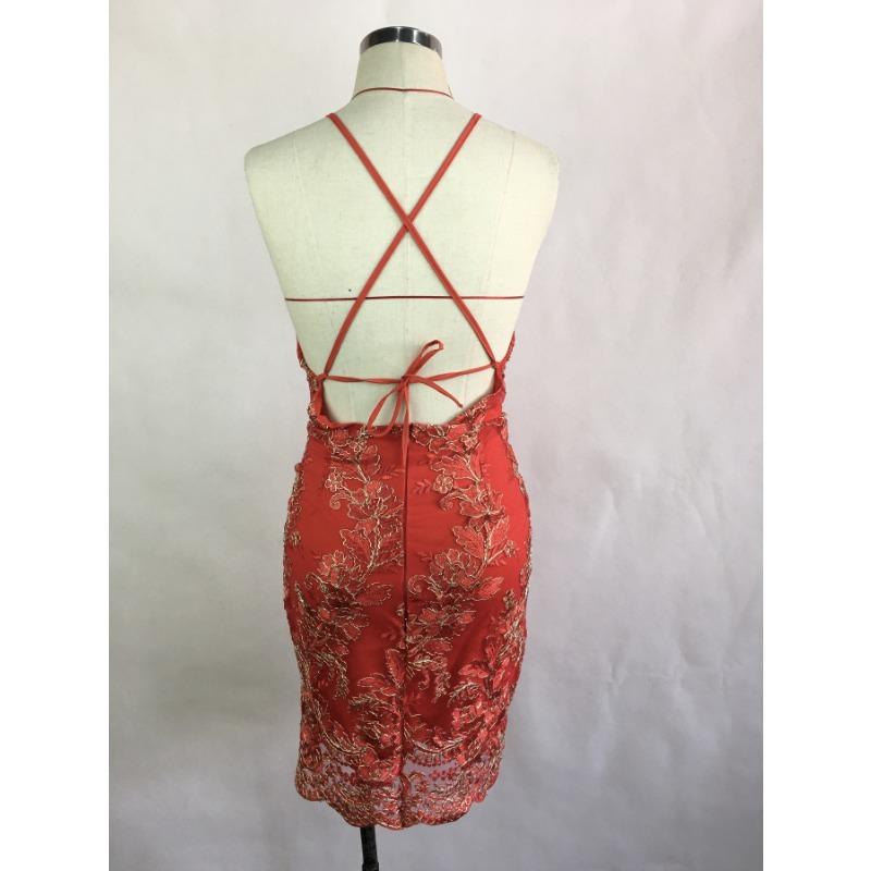 Damskie sukienki z koronką Bone Line i seksownymi odkrytymi plecami