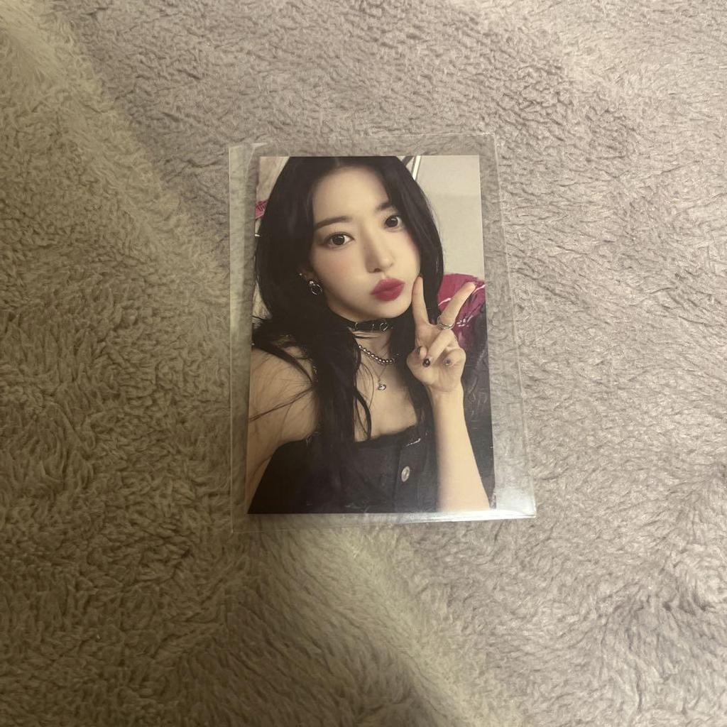 [USED] LE SSERAFIM Sakura WEVERSE Lakidro 3rd Trading Card Shipping Included
