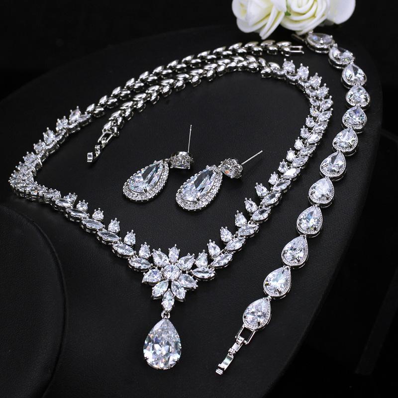 T0122 High-End Zircon Bridal Chain, Earrings, Necklaces, And Jewelry Three-Piece Set, Wedding Dress Accessories.
