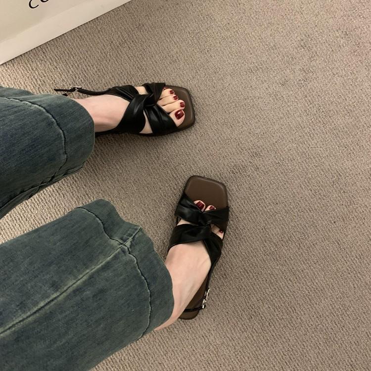 Vintage Casual Gentle Evening Breeze Open-toed Sandals Women's Summer 2025 New Soft Leather Cross-strap Flat Beach Shoes