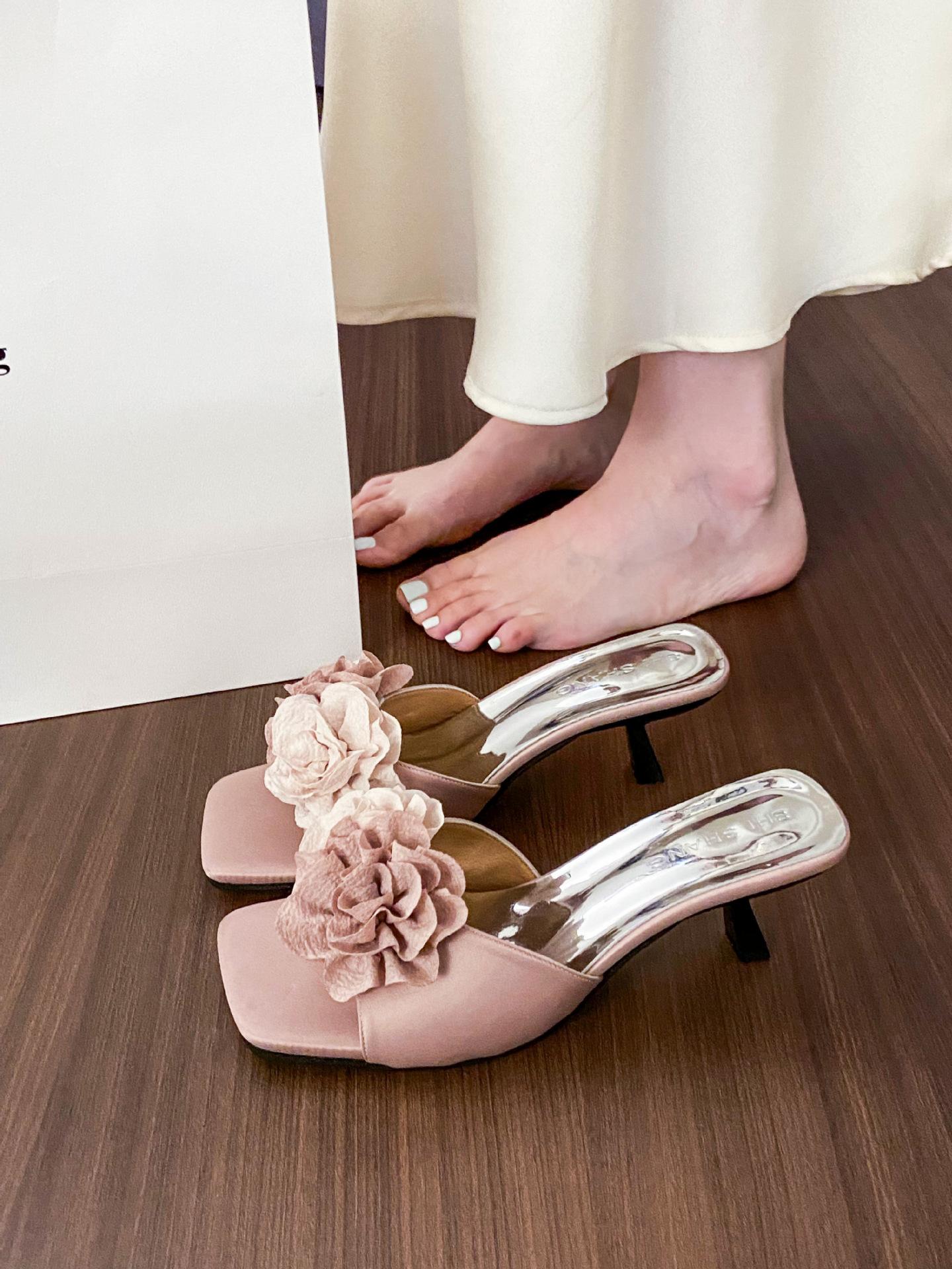 

2025 новая летняя модная обувь сандалии французский высокий каблук шлепанцы с цветами женская обувь летняя обувь 40 светло-фиолетовый