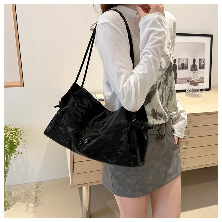 2025 Damenmode Schulter-Tragetasche mit großem Fassungsvermögen - Perfekt für College und Pendeln