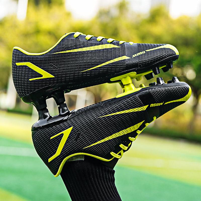 Soccer Shoes Women’s Sneakers Boys' Football Boots School Student Shoes Girls' Football Boots Couple Men Lightweight Sneakers Plus Size 36-45