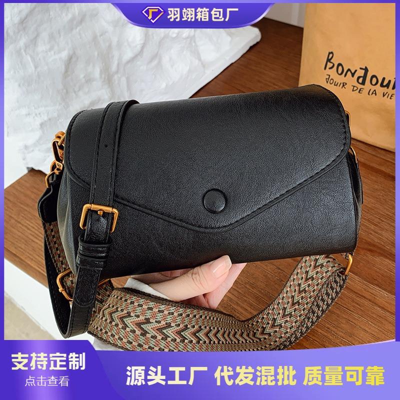 Popular bags women's new autumn and winter retro casual commuting shoulder messenger bag pillow bag