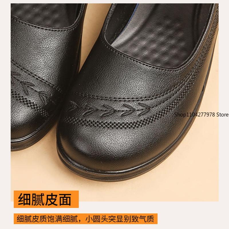 Fashion mother shoes Flats Pu leather soft soles, comfortable casual women's single shoes, large size mother Loafers Big Size 42