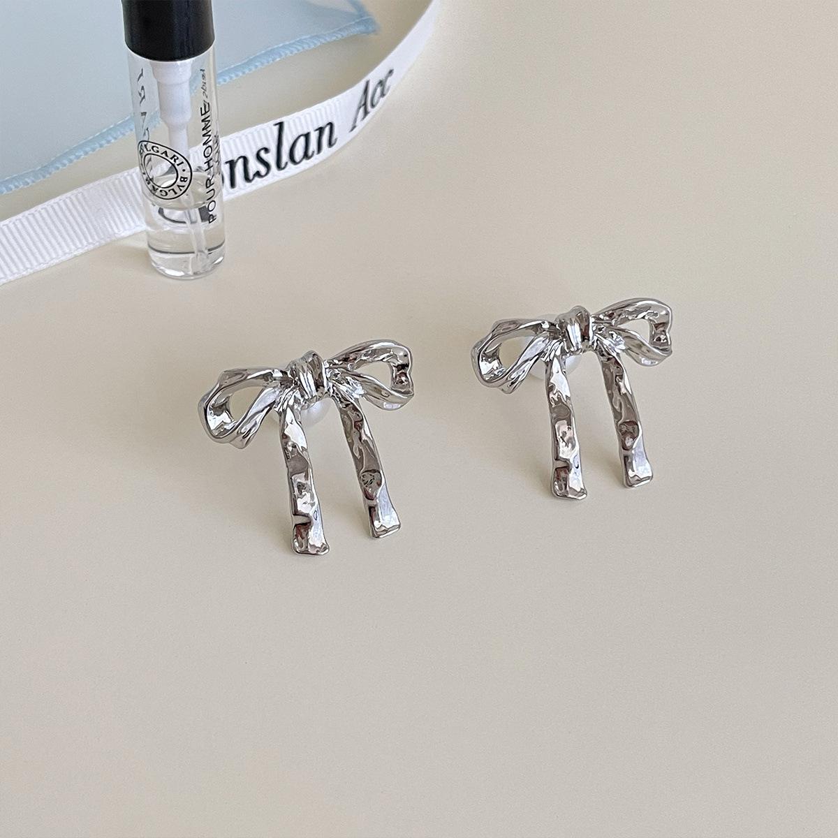 

Нежные холодные ветры, жидкие, нерегулярные серьги-гвоздики в форме банта, женские, легкие, роскошные, летние, высококачественные, жемчужные серьги, новые продукты copper