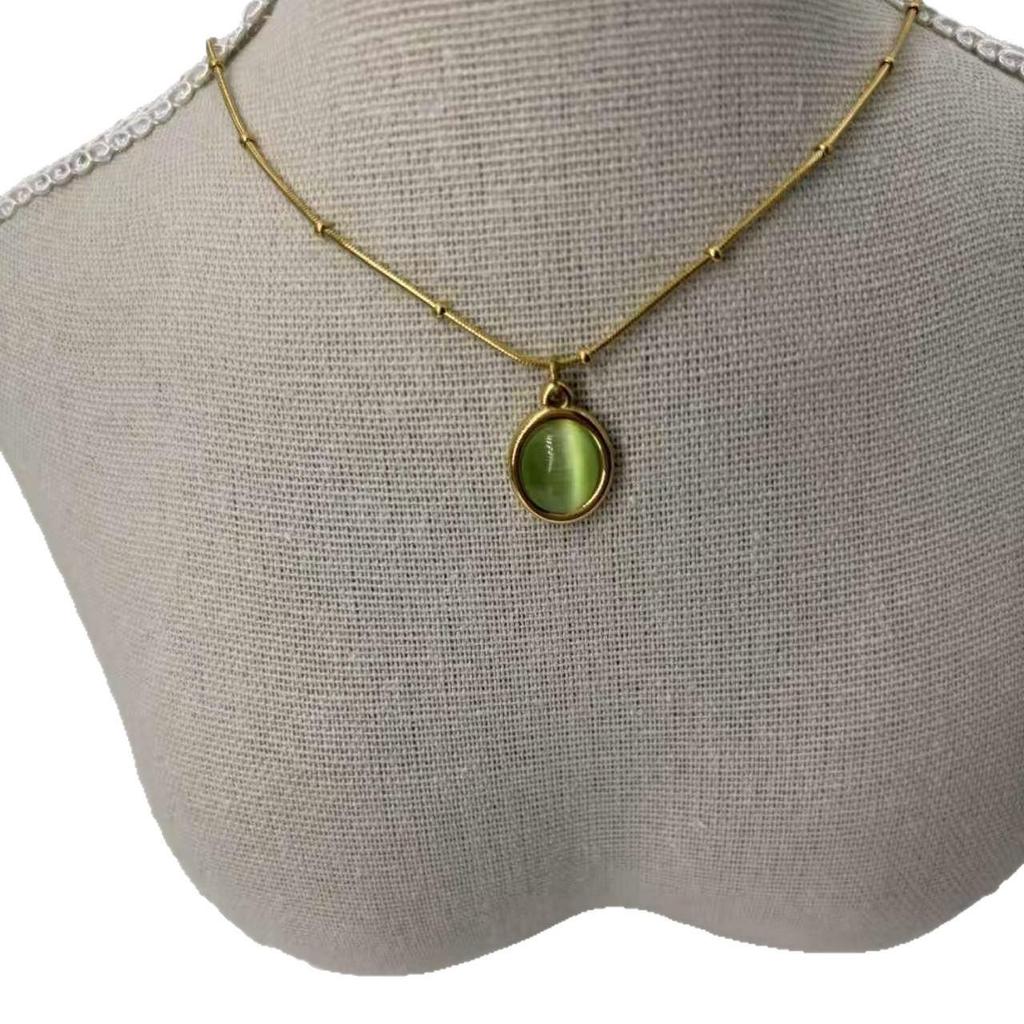Elegant 2025 Gold Titanium Steel Clavicle Necklace for Women – Non-Fading, Light Luxury, Versatile, and Fashionable.