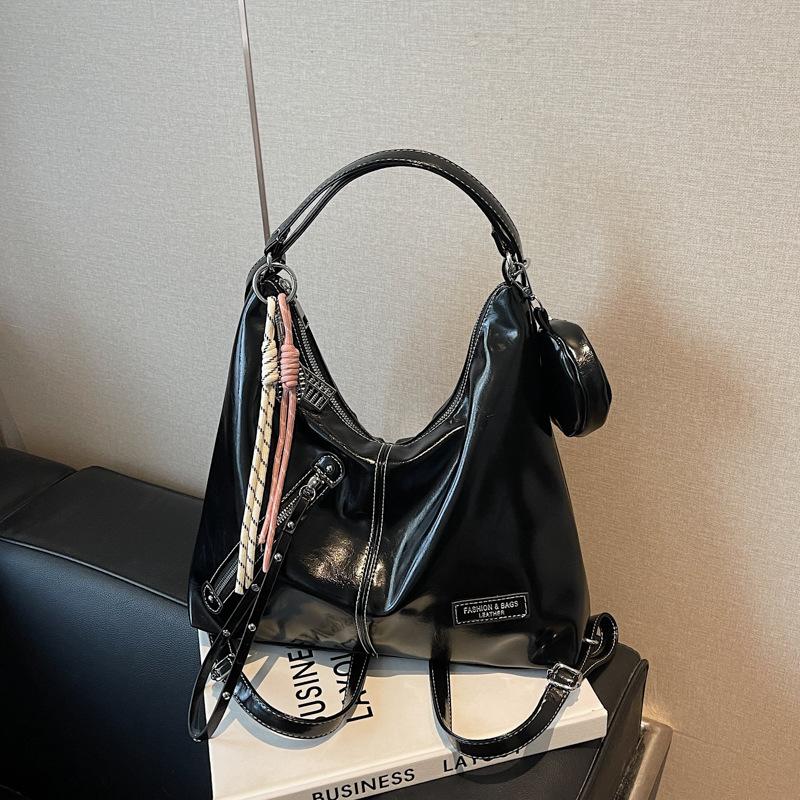 Large Capacity Backpack Women's Spring and Summer Versatile New Casual Shoulder Bag Commuter Tote Bag