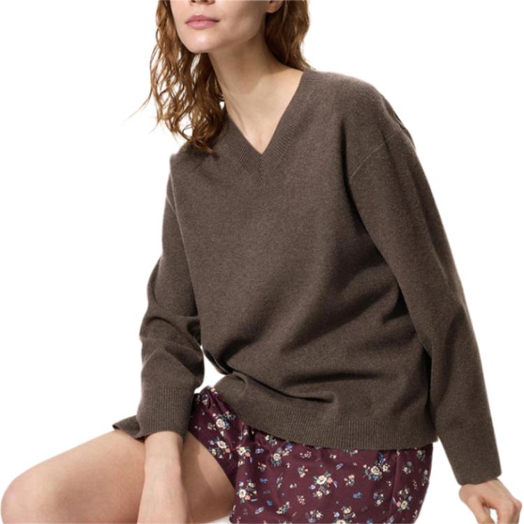 Uniqlo Comfortable Loose V-Neck Pullover Sweater Women Sweater 486320-38