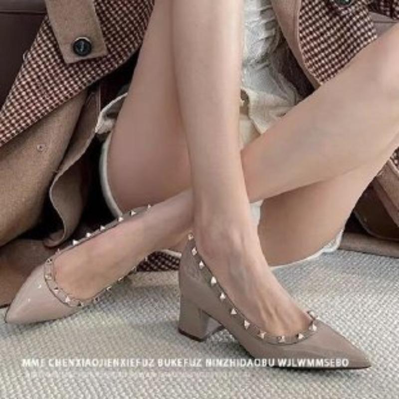 Fashion Inside Heightened Pointed Toe Rivet Single Shoes for Women 2025 Spring and Autumn French Temperament Shallow Flat Shoes