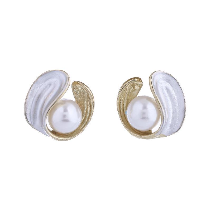 French Retro Faux Pearl Stud Earrings: Elegant, Trendy & Versatile Women s Accessories