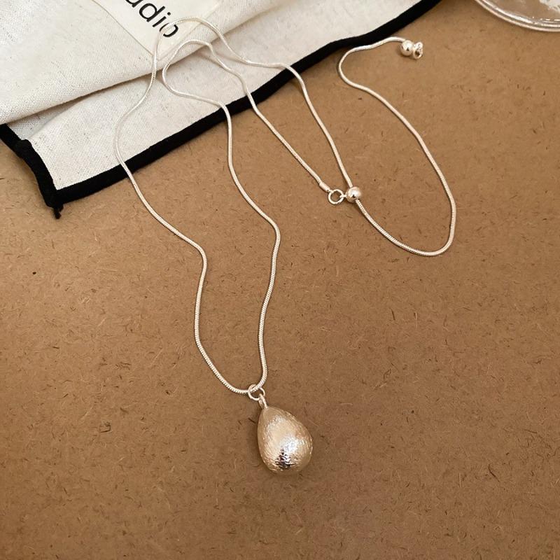 Brushed water drop love pendant, pull-out necklace, simple and high-end sweater chain, niche cold wind necklace jewelry
