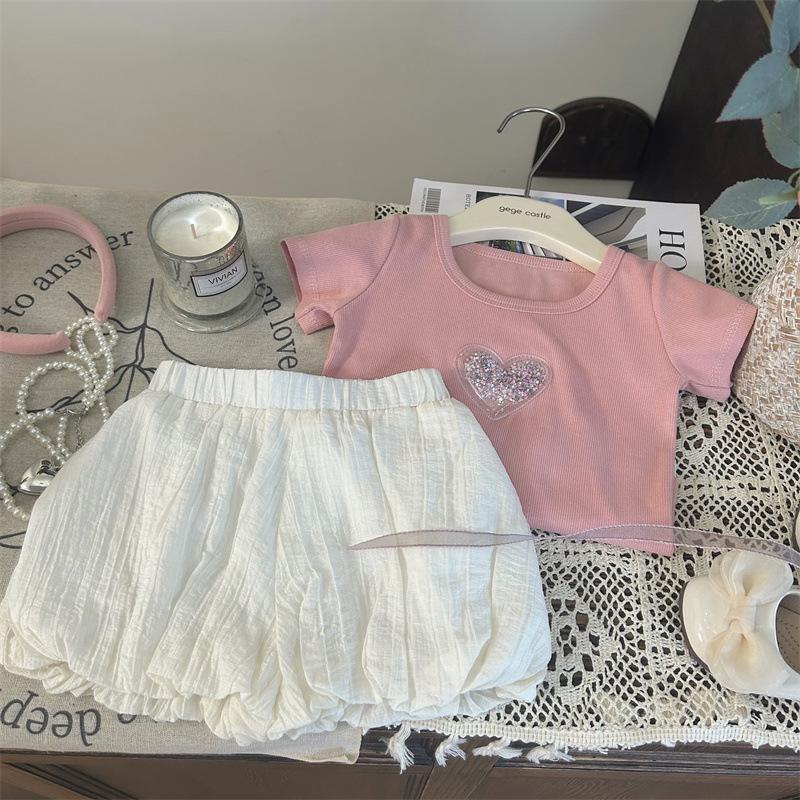 

Korean Style 2024 Girls Heart Sequin T-shirt & Flower Bud Shorts Set 120 cm