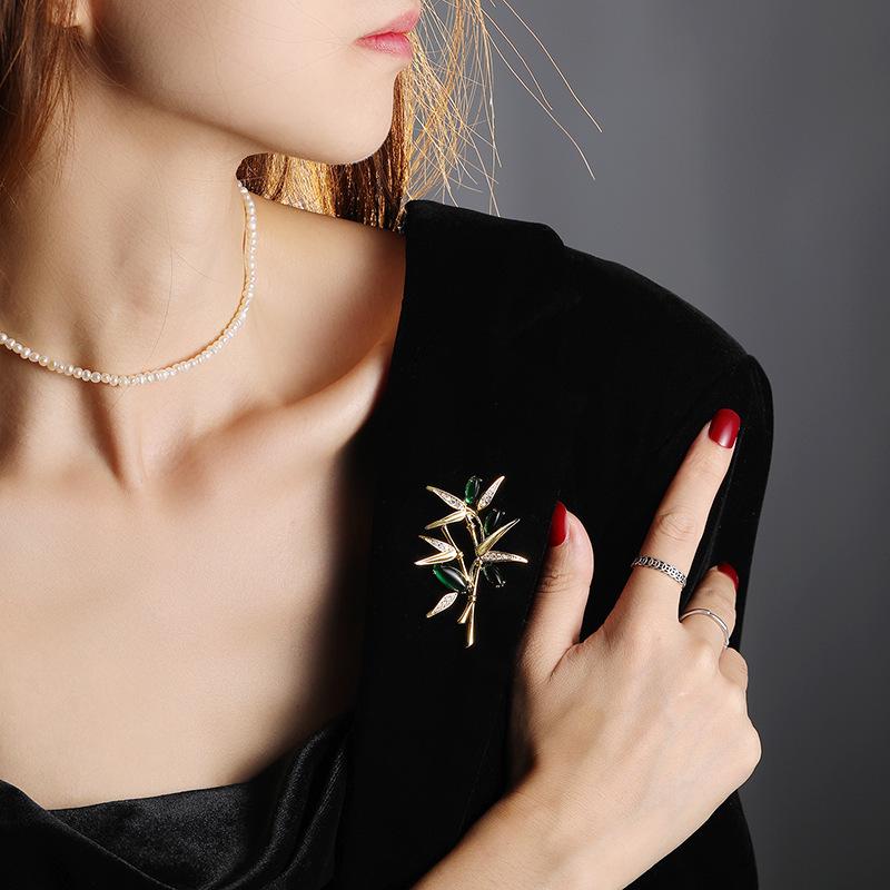 Bo Xin Yun Elegant Bamboo Brooch with Zircon Green Chalcedony - High-end Chinese Style Corsage Pin Accessory.