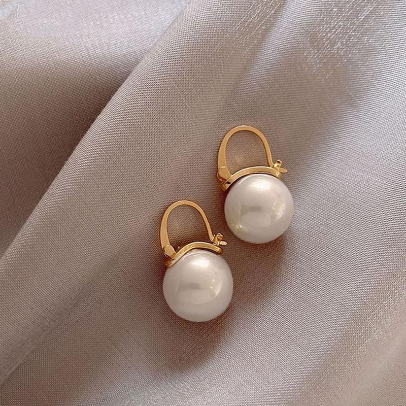 1 Pair Fashionable Simple Pearl Earrings Women's Retro Versatile Accessories Suitable For Daily Wear French Pearl Ear Clips