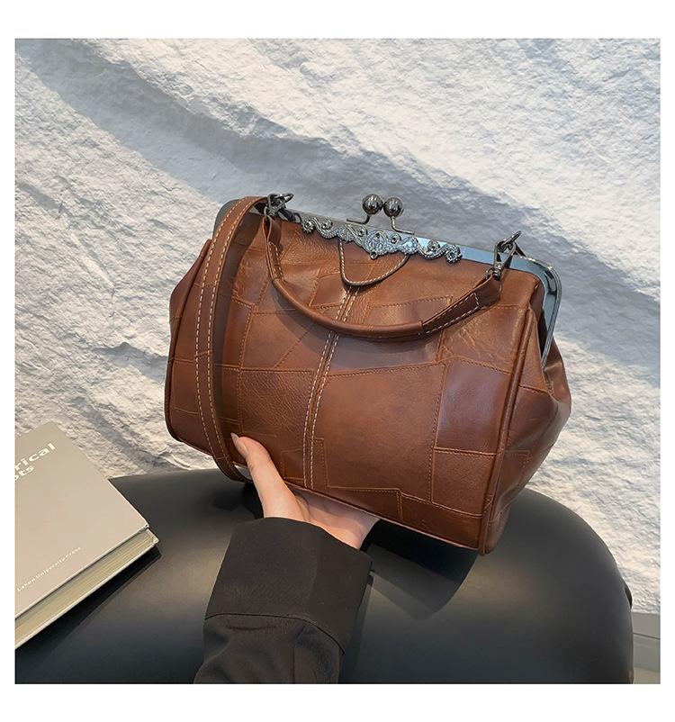 

2025 новая ретро женская сумка модная сумка-клип для通勤 большая вместимость повседневная текстура на плечо сумка-мессенджер коричневый