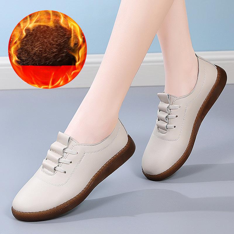 Spring New Flat-soled Mother Shoes Versatile Non-slip Bean Shoes Soft Sole Comfortable Middle-aged and Elderly People Sport Casual Leather Shoes