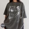Wolf T-Shirt, Vintage 90er Comfort Colors Grunge Tee, Verblasster Heulender Mond Y2K Gothic Grafik Unisex Shirt, Geschenk für Wolfsliebhaber