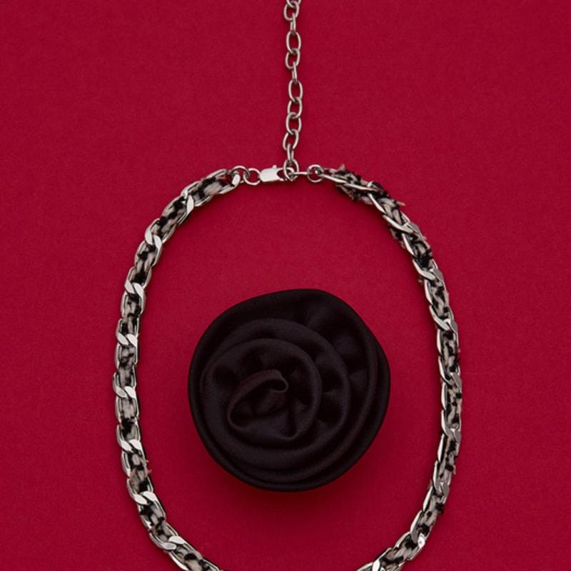 

viollina Tweed Chain Necklace no option no corsage