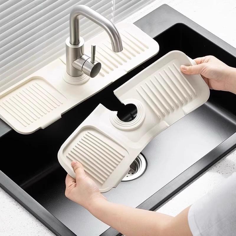 Water Tap Drain Mat Anti-Splash Silicone Kitchen Sink Backsplash Cuttable And Foldable