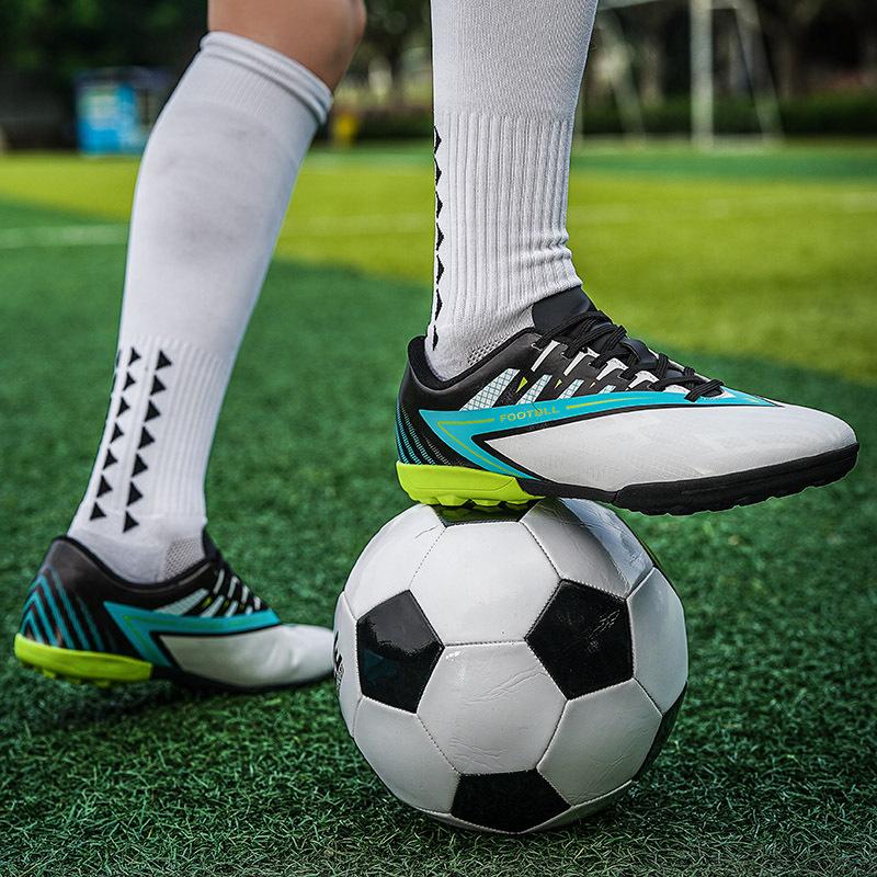 New Children's Low-top Football Shoes Broken Nails International Size Breathable and Non-slip Training Competition Universal