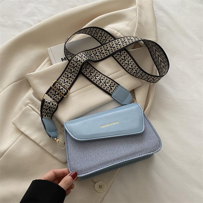 

Foreign style small square bag elegant fashion bag women s 2025 new messenger bag shoulder feeling underarm women s bag синий