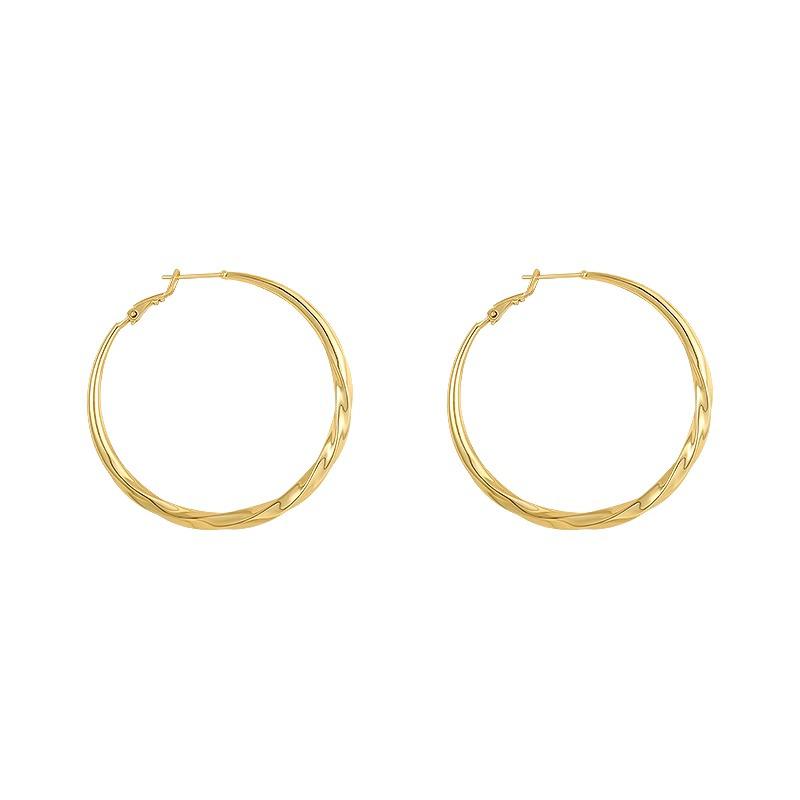 Elegant European and American Style Large Hoop Earrings: High-End Light Luxury Design.