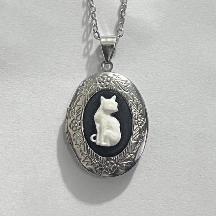 Multipurpose Cats Themed Oval Pendant Necklace Craft from Comfortable Sturdy Alloy Materials for Long Time Use