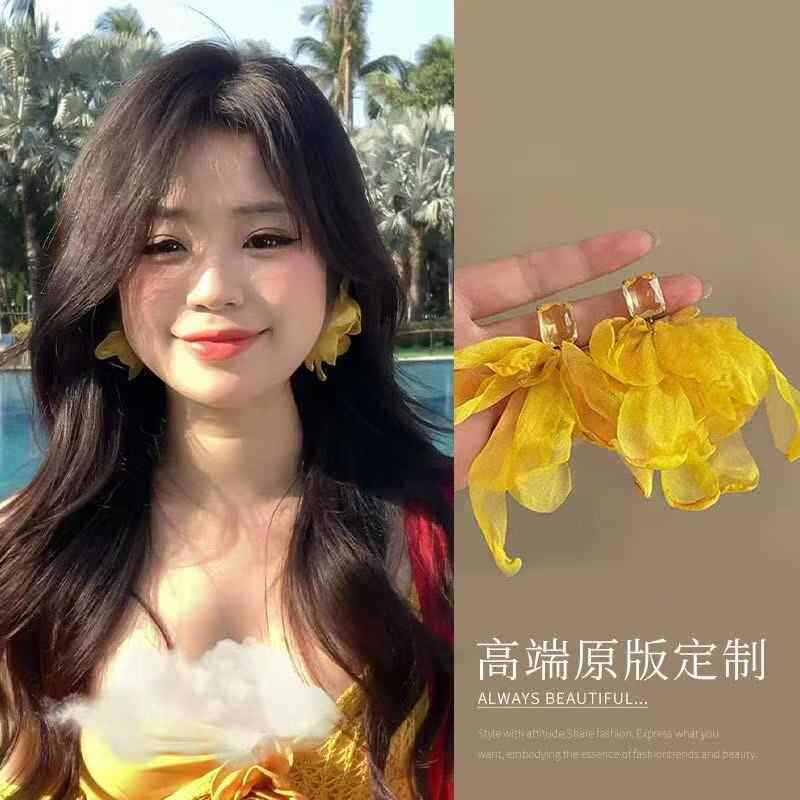 

Super fairy temperament yellow chiffon earrings square crystal earrings silver needle retro women s exaggerated vacation style stud earrings