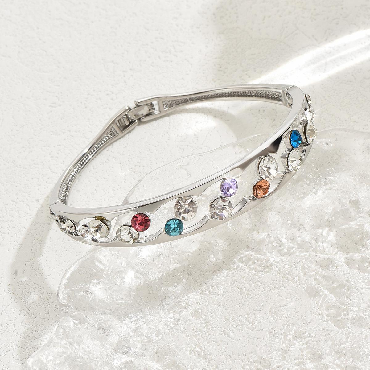 Полный бриллиантовый набор Бриллиантовый геометрический браслет Нишевый дизайн Браслет Легкая роскошь Высококачественные ювелирные изделия