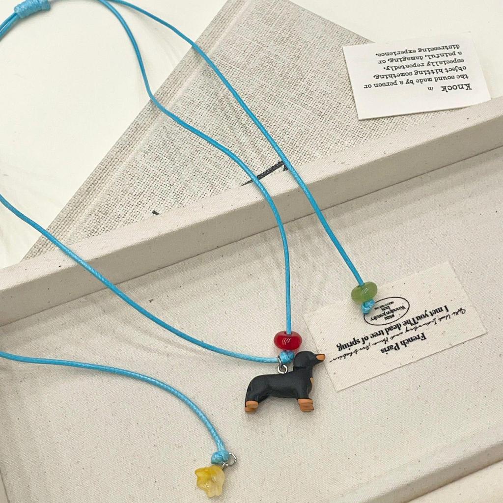 Tredimensjonalt tegneserie dachs naturlig stein halskjede – Fargerikt, morsomt og søtt kragebenskjede