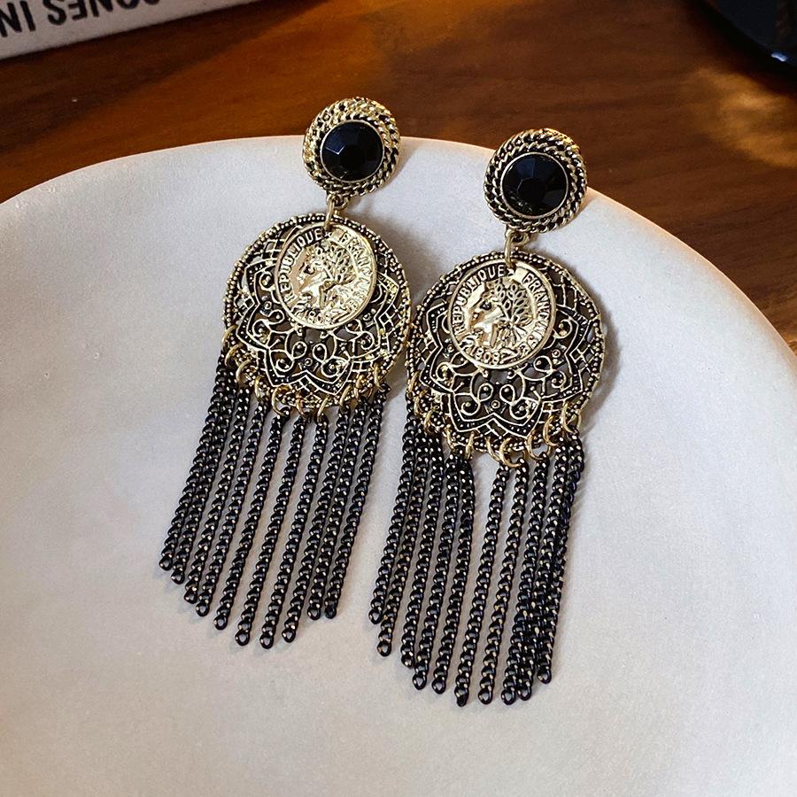 

Silver needle inlaid diamond round hollow fringed earrings medium antique style exaggerated trend personalized earrings light luxury high-end earrings