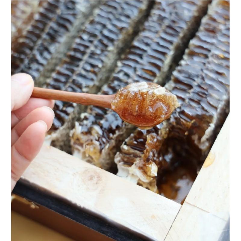 Dárková sada medu z pláství Med 100% balení Včelí úl Původní plástvový med, 110g, 1 kus